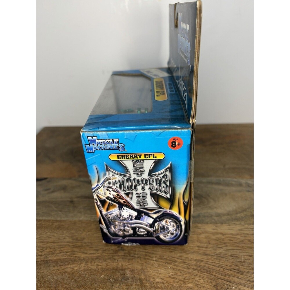 Jesse James West Coast Choppers Cherry CFL 1:18 Scale Muscle Machines - Picture 3 of 7
